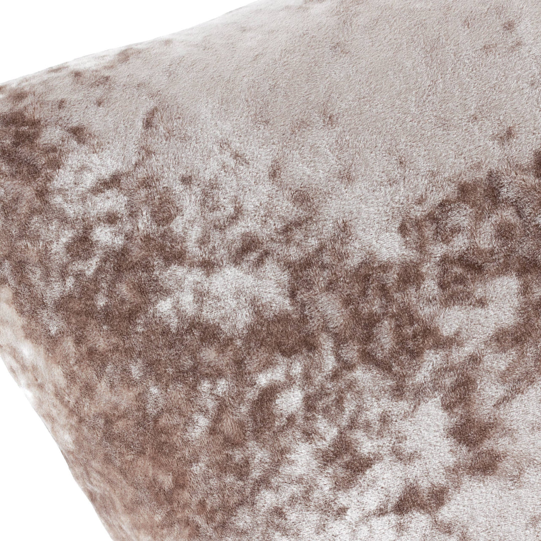 Chic Collective Verona crushed velvet cushion in oyster colour. Soft, shimmering material with a discreet zipper fastening.
